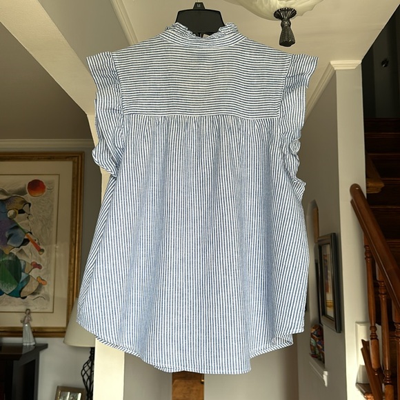 H&M Ruffled Neckline and Sleeves Seersucker Tunic Blouse Sz L - Picture 3 of 8